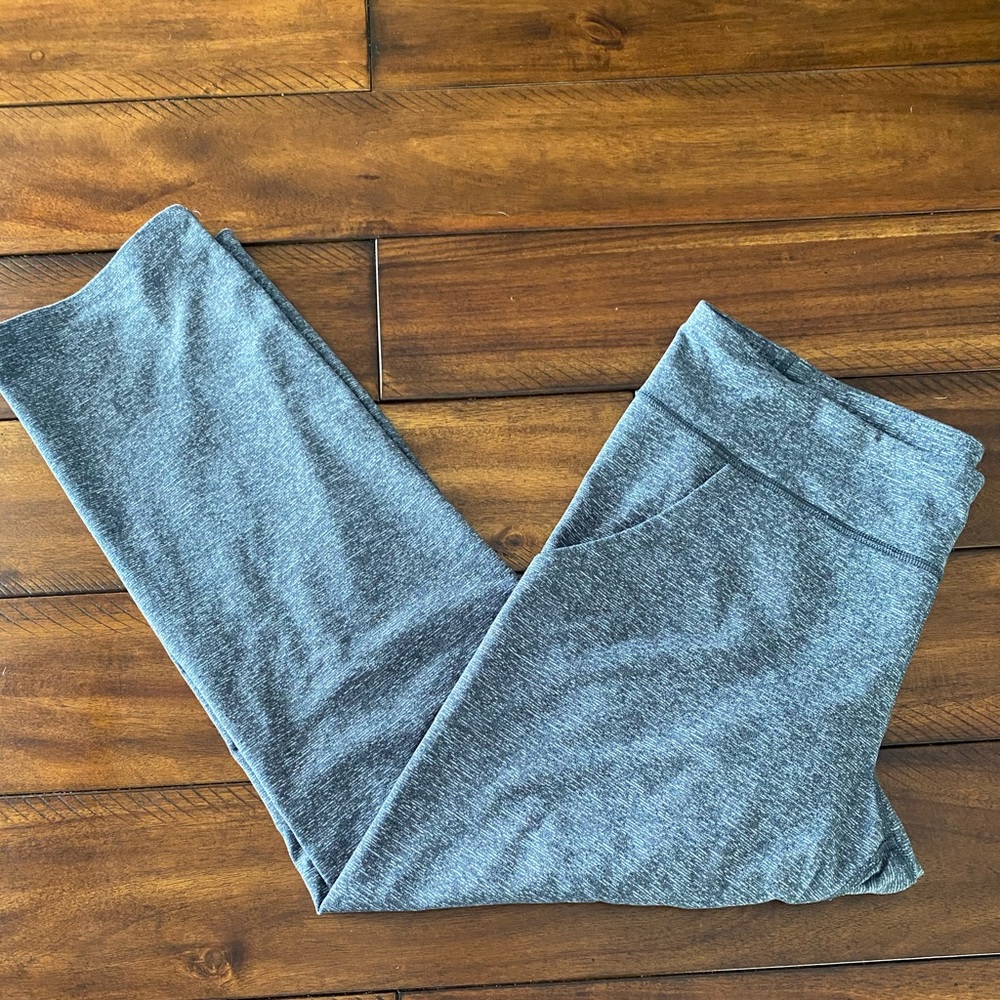 Gray Under Armour crop leggings